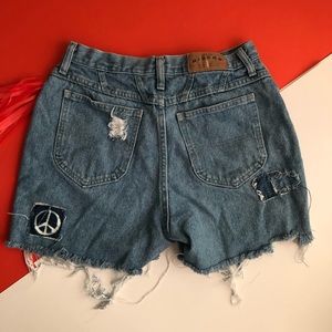 ⬇️$30 VTG distressed patch cutoffs shorts